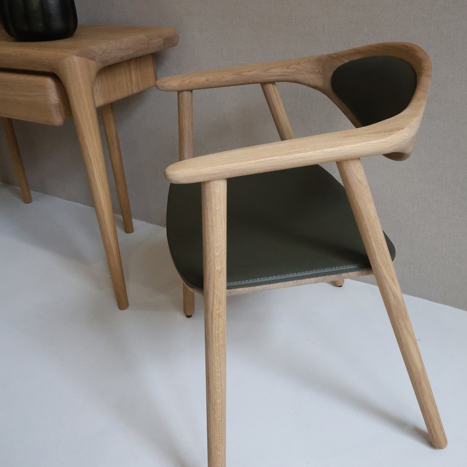 DINING CHAIR // Naru