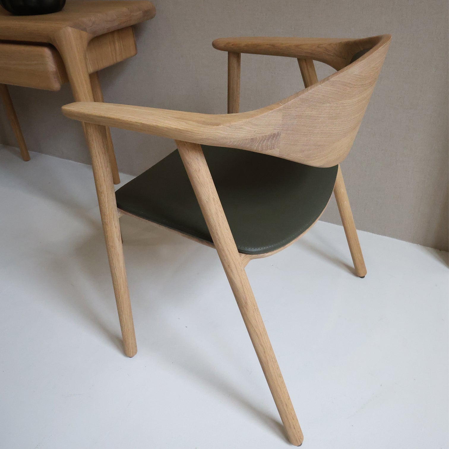DINING CHAIR // Naru