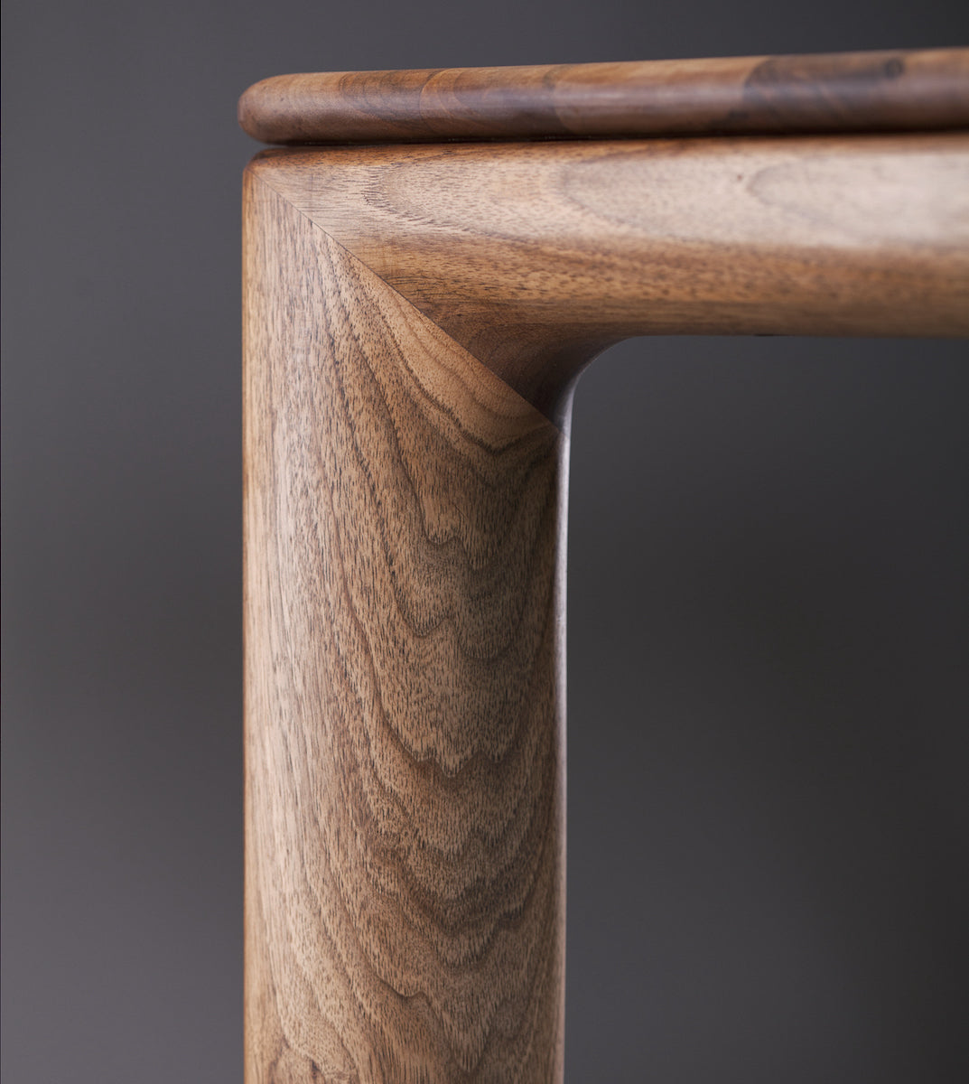 DINING TABLE // Neva