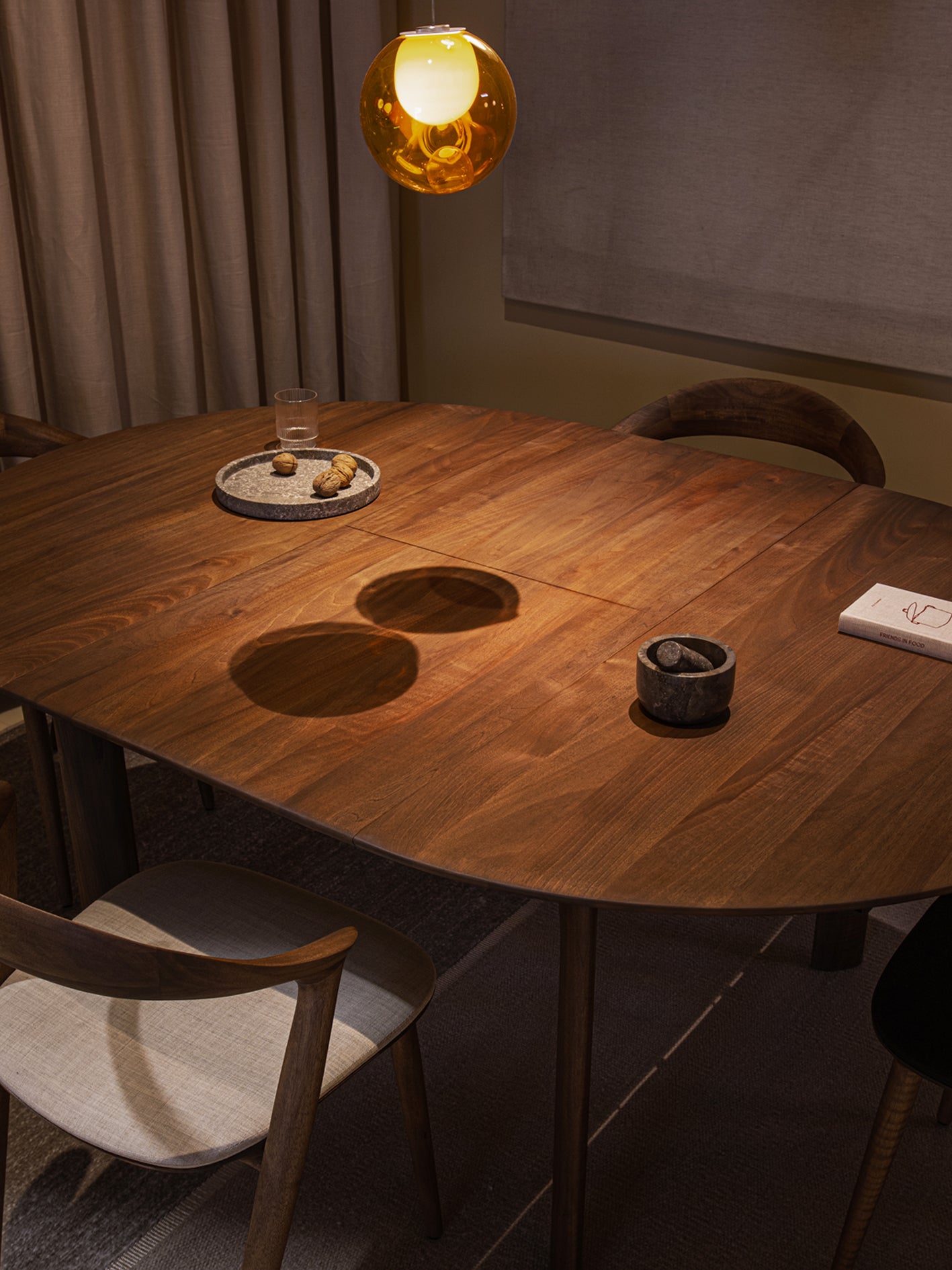DINING TABLE // Fin (extension)