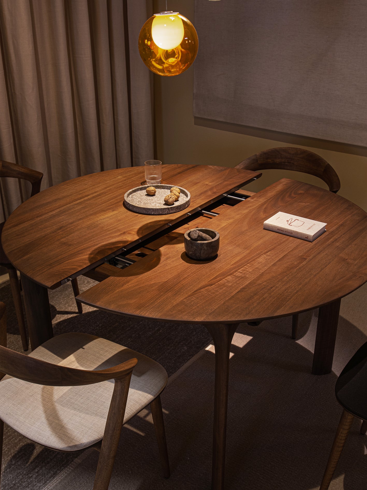 DINING TABLE // Fin (extension)