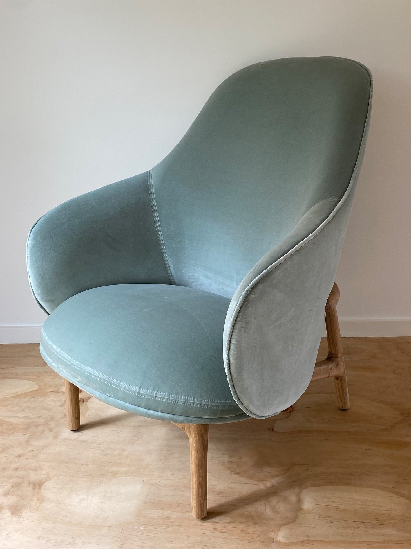 ARTSAN MELA LOUNGE CHAIR // High back, SAGE