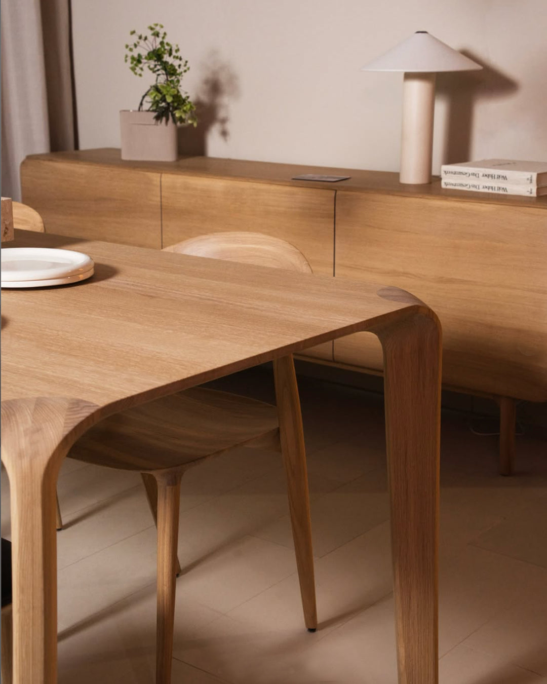 ARTISAN DINING TABLE // FLOW, OAK [6-8 Seats]
