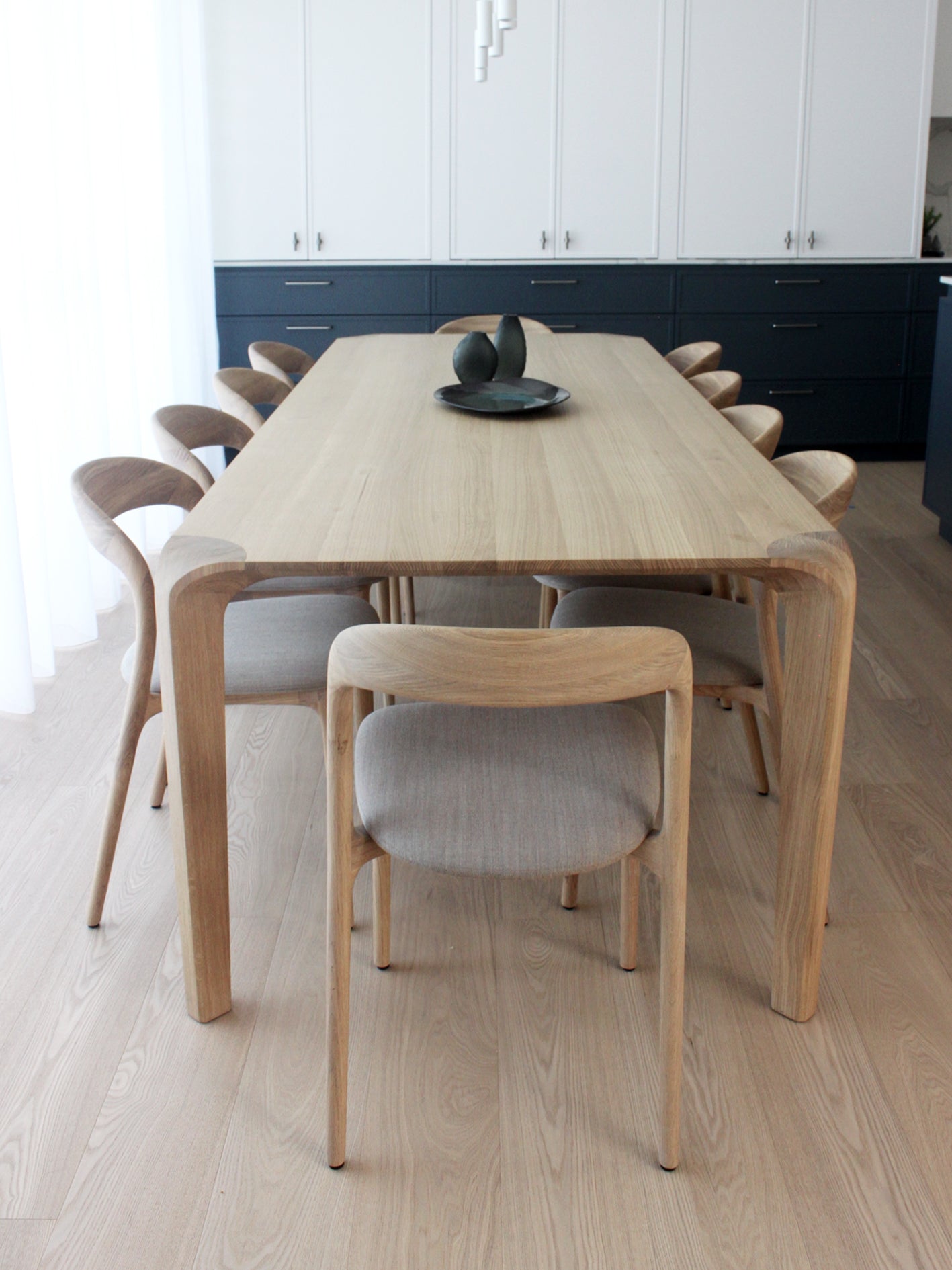SALE - DINING TABLE // FLOW [6 & 8 Seats]