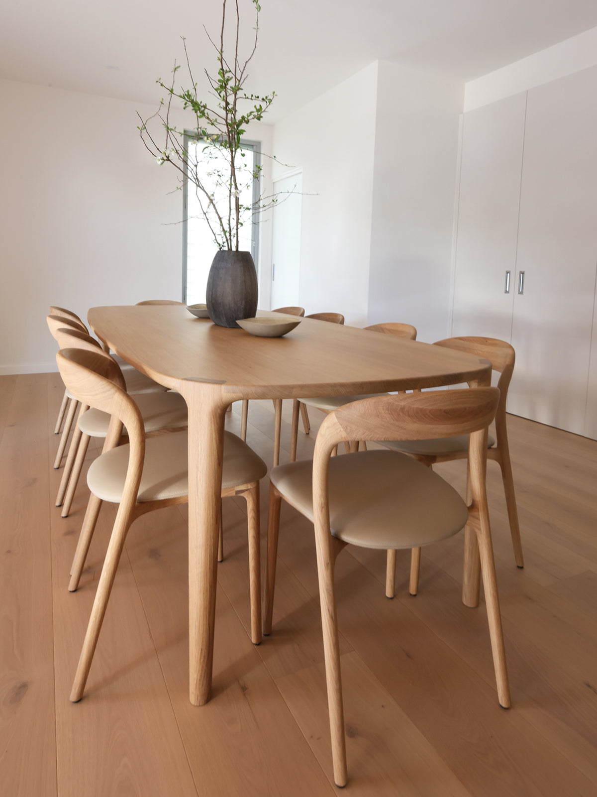 ARTISAN DINING TABLE // Wu [6-10 seats]