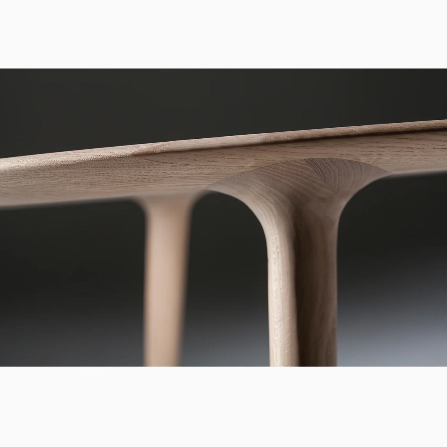 DINING TABLE // Luc [Oval]