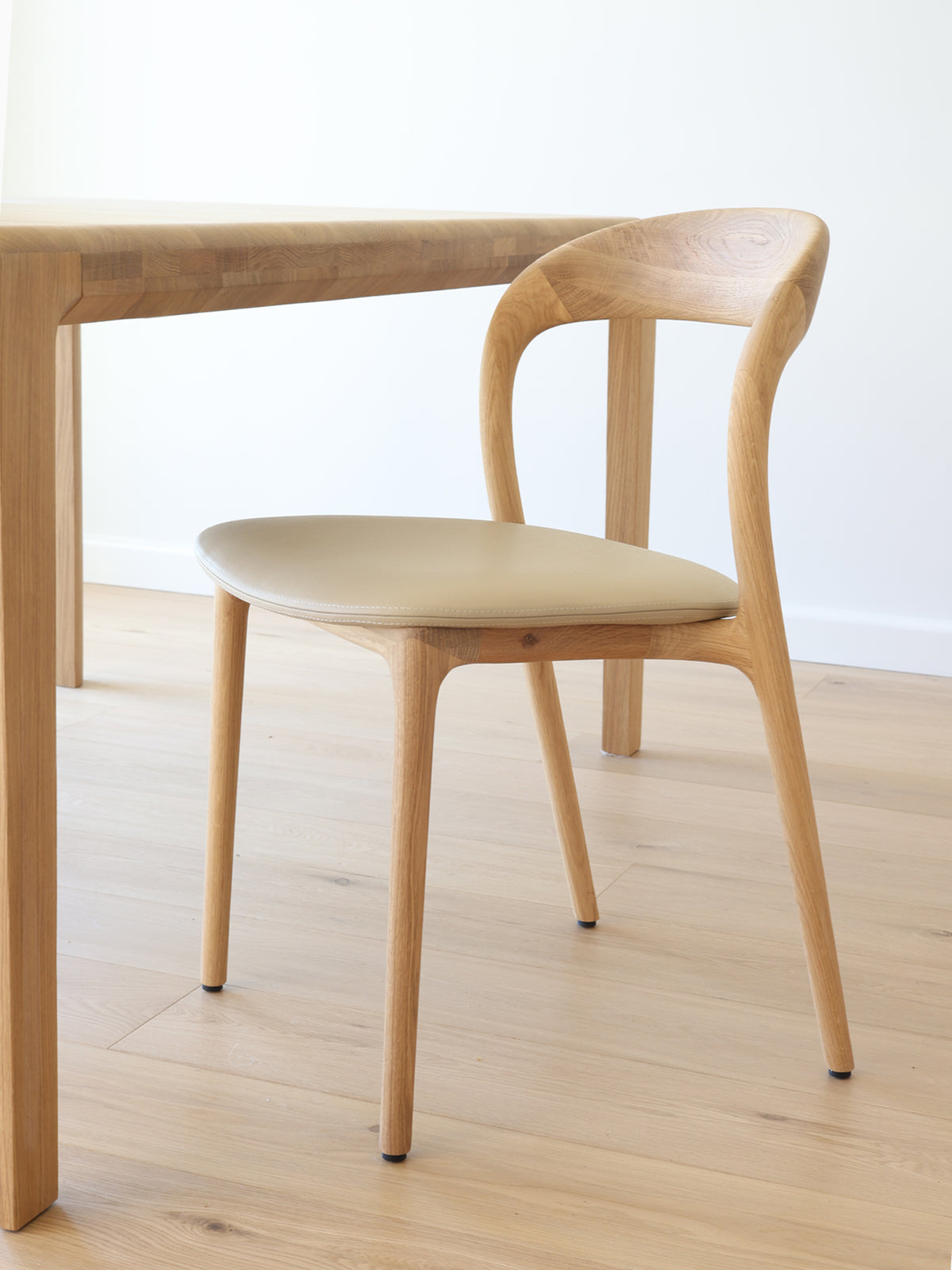 ARTISAN NEVA & NEVA LIGHT CHAIR // Oak, Leather [SAND]