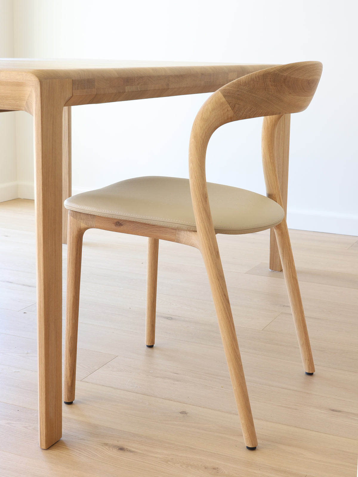 ARTISAN NEVA & NEVA LIGHT CHAIR // Oak, Leather [SAND]