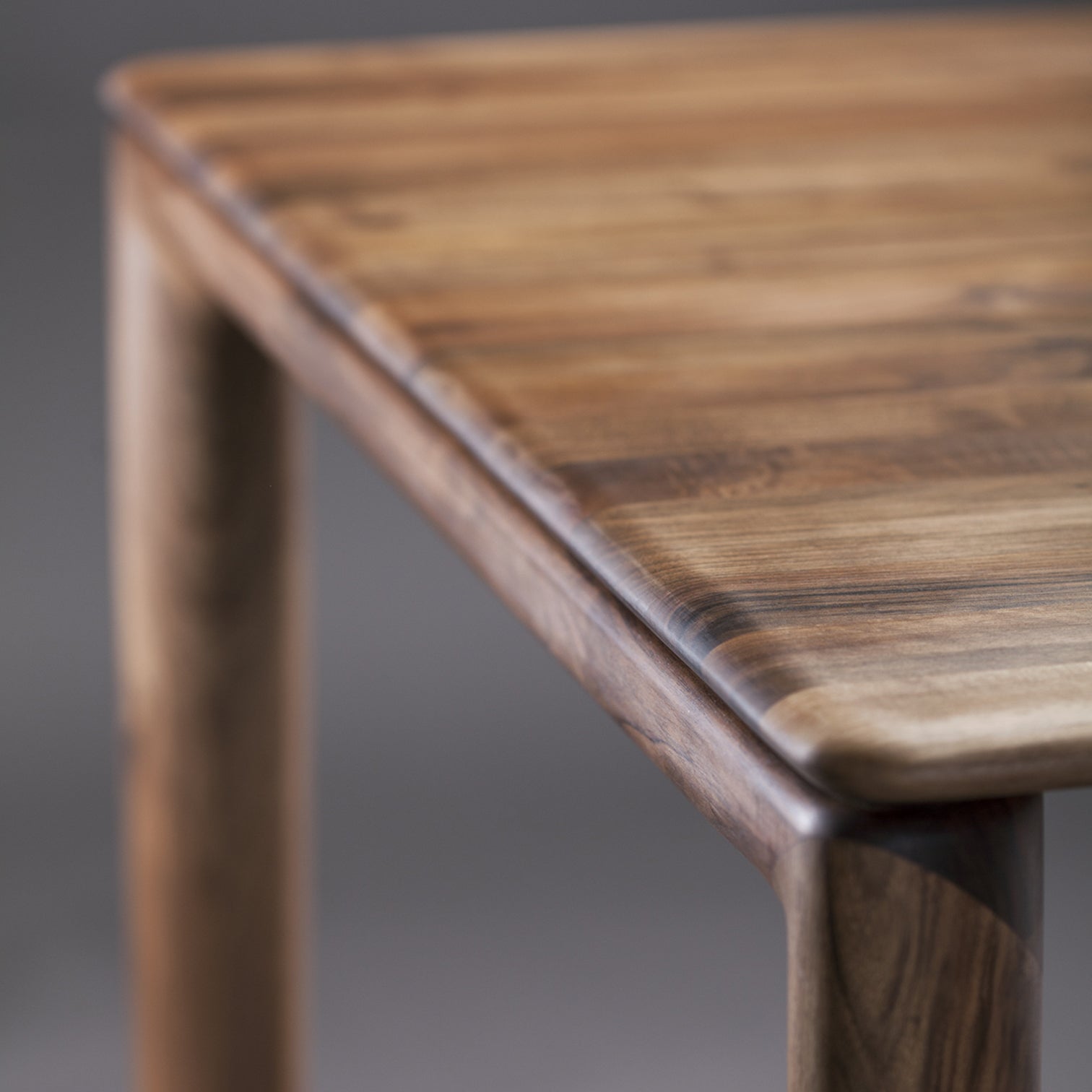 DINING TABLE // Neva