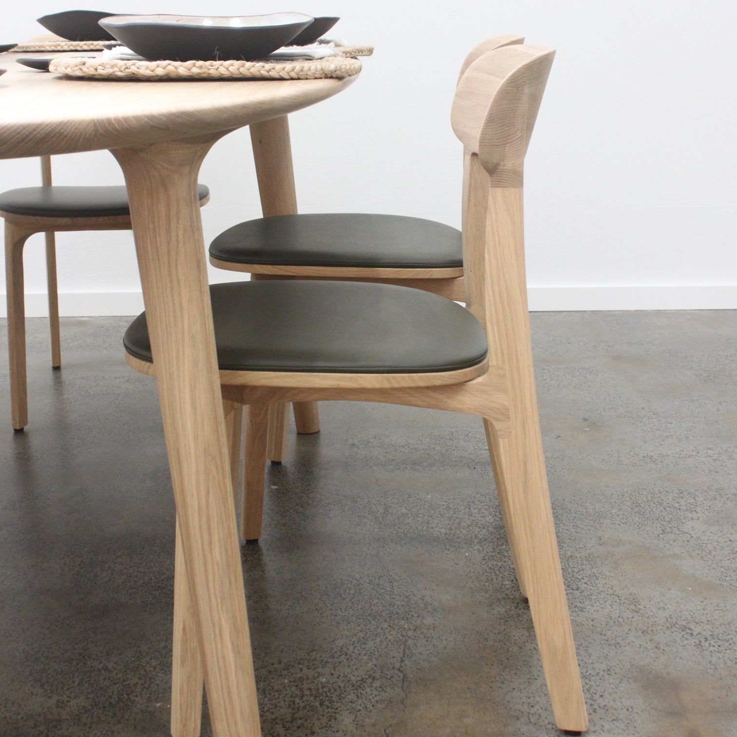 ARTISAN TANKA CHAIR // Oak + Leather [GREEN]