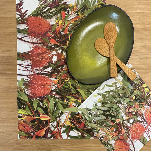 TABLE RUNNER - Leucospermum