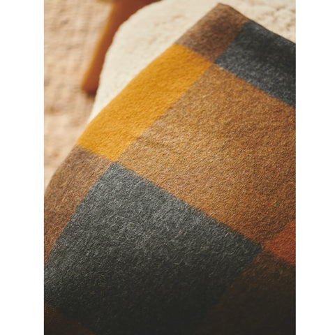 THROW // Alpaca, CARAMEL