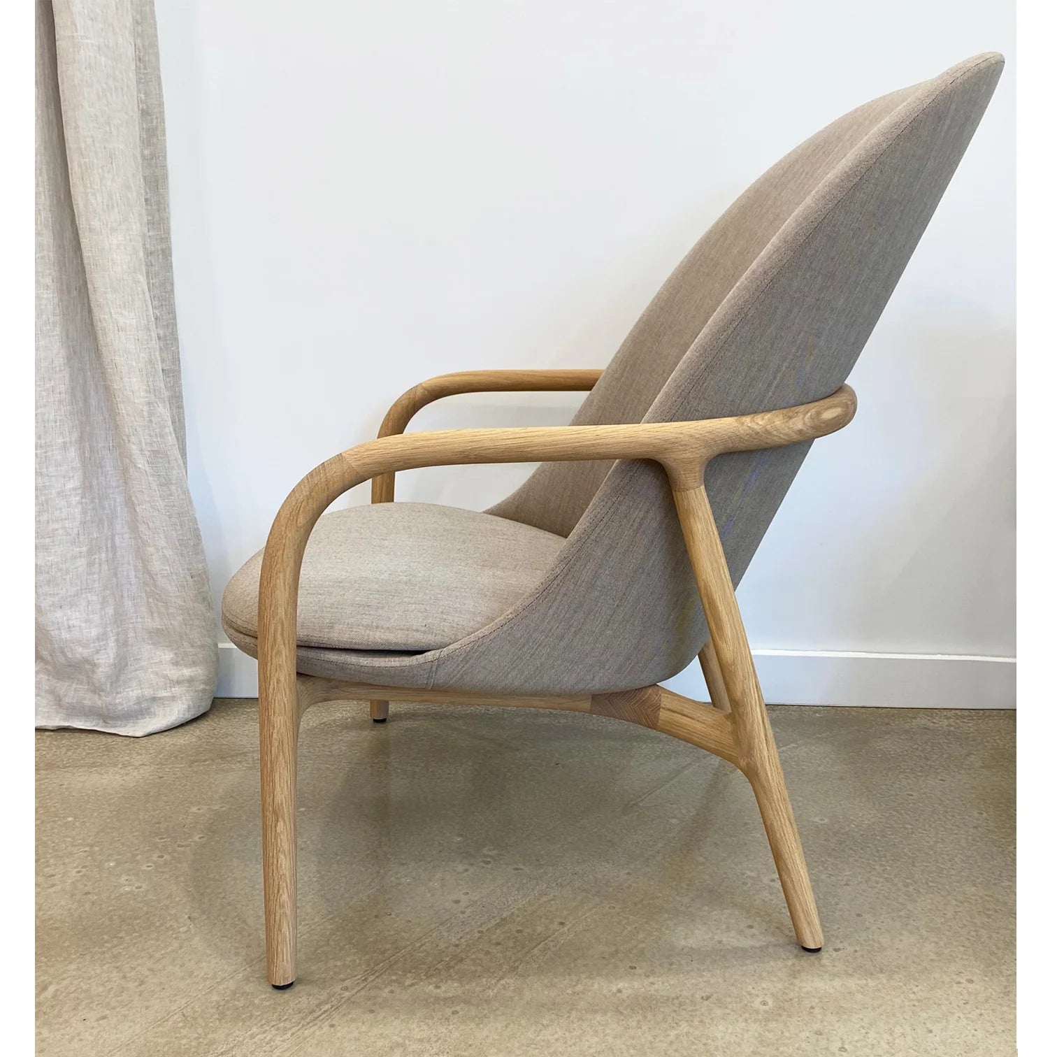 LOUNGE CHAIR // Artisan Neva, High Back [Remix Coffee 242]