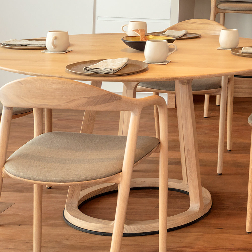DINING TABLE // Pivot , OAK (120 / 140cm dia)