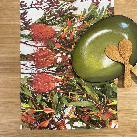 TABLE RUNNER - Leucospermum