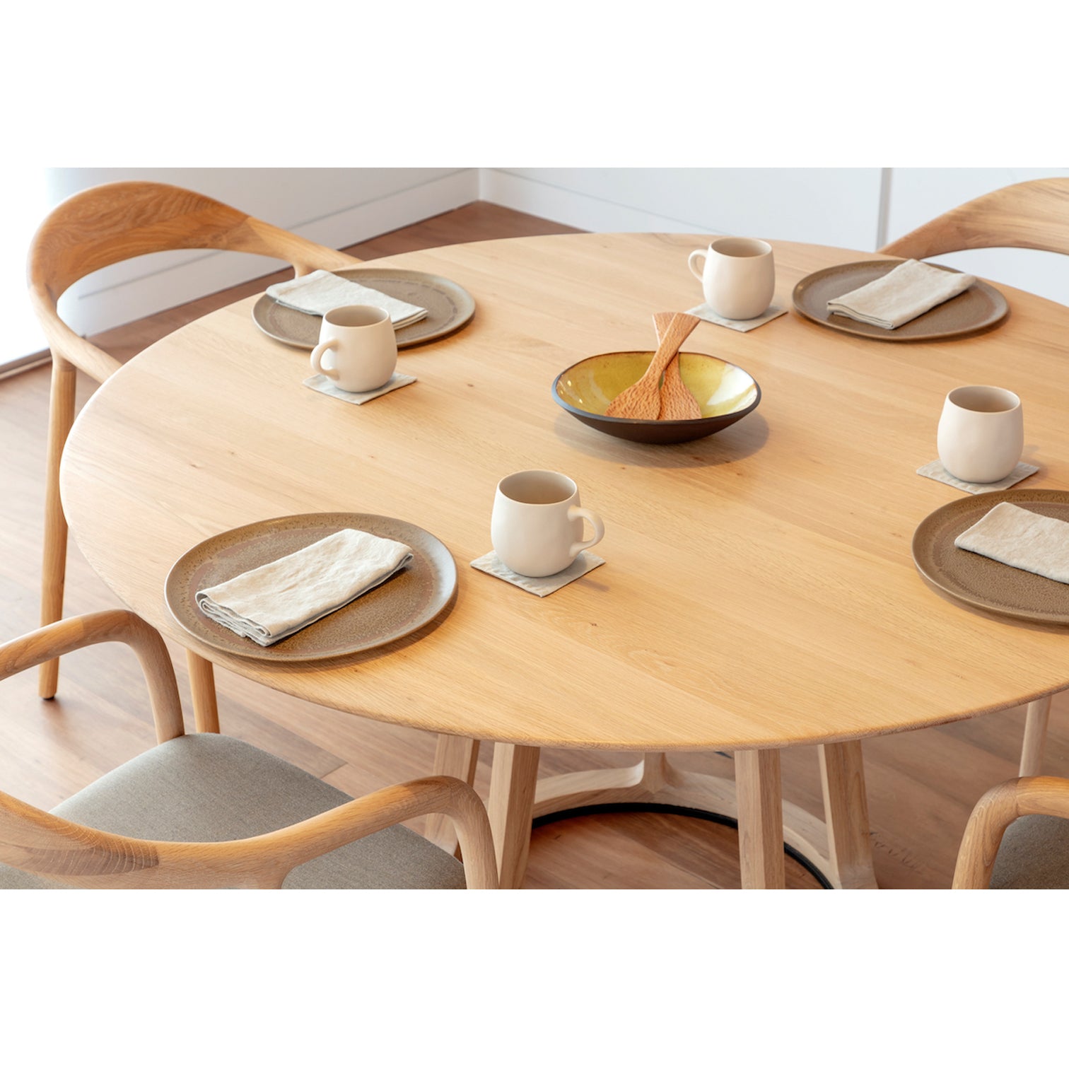 DINING TABLE // Pivot , OAK (120 / 140cm dia)