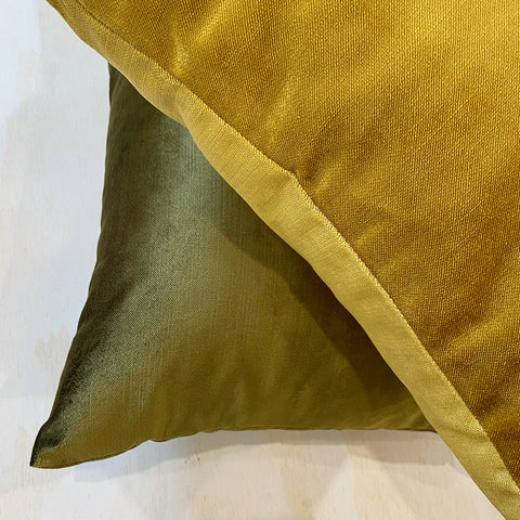 CUSHION // Velvet (poly), GOLD